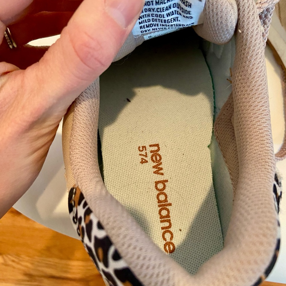 New Balance Women’s 574 V2 Animal Print Sneaker in color Mindful, size 11.5 - Picture 11 of 11